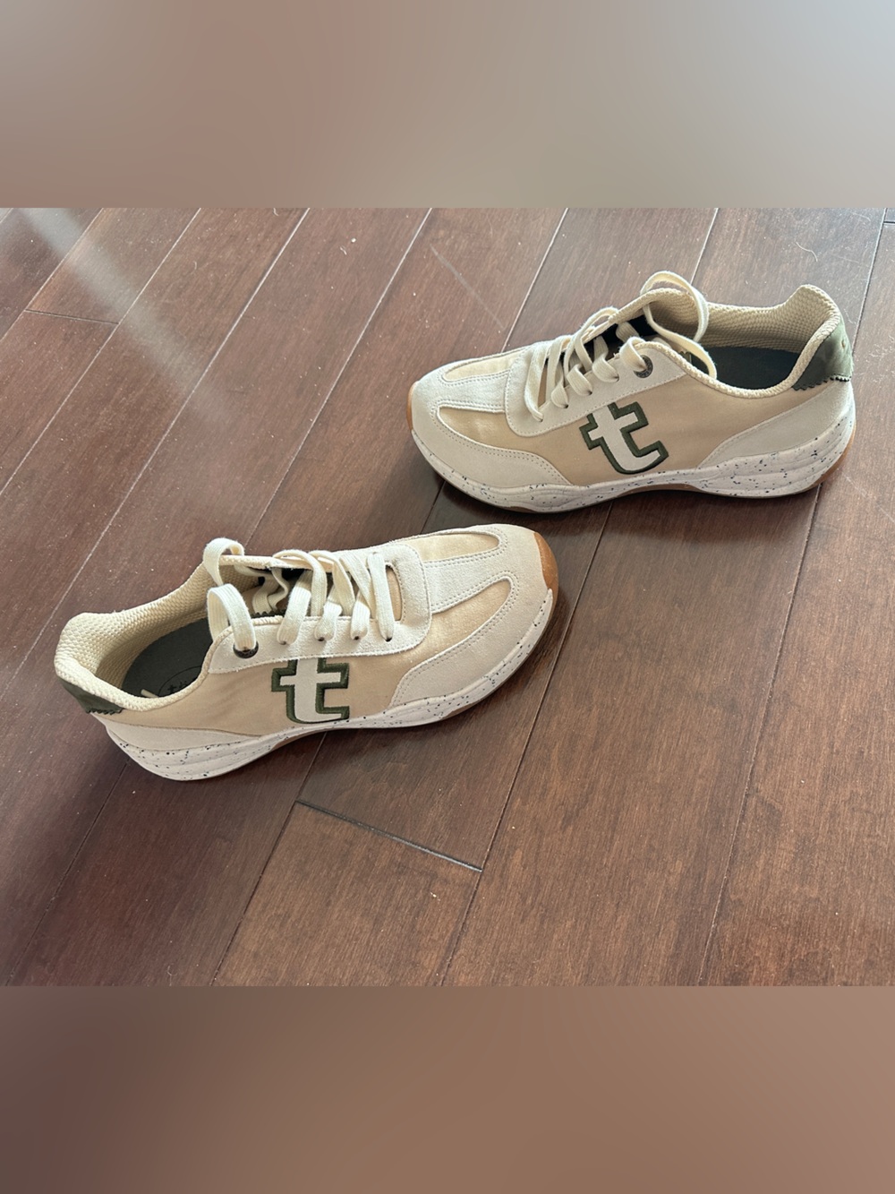 Taos Women's Titan Sneakers Size 11 - Picture 2 of 16